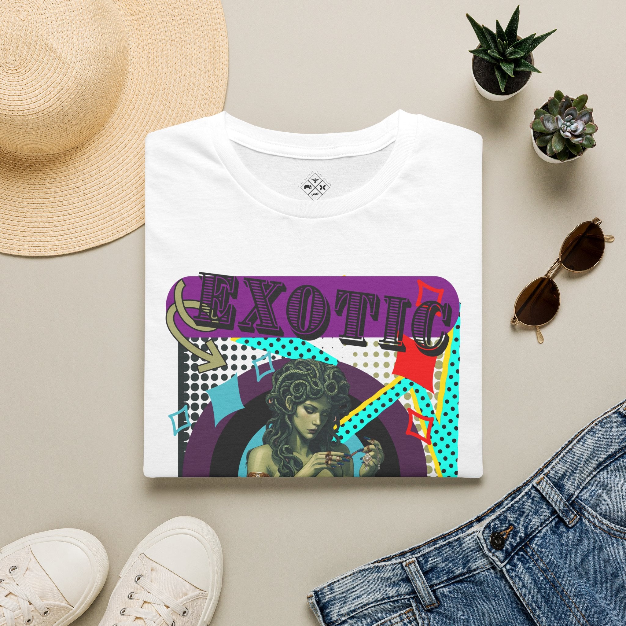 Camiseta suave de Medusa haciéndose las uñas